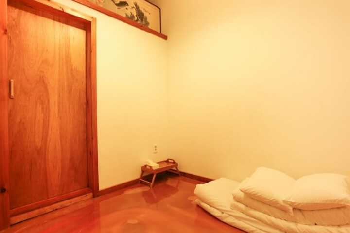 Room 7 of 51