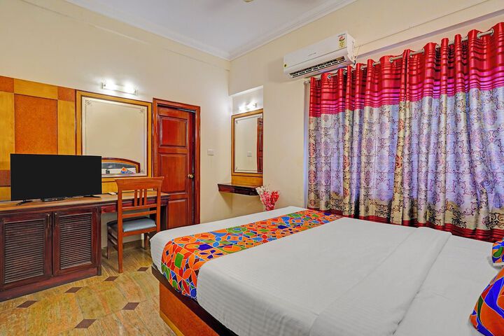 Room 13 of 34