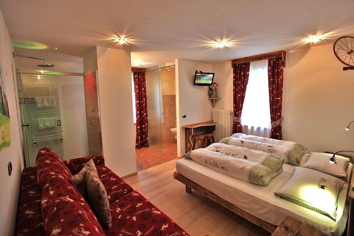 Room 8 of 32