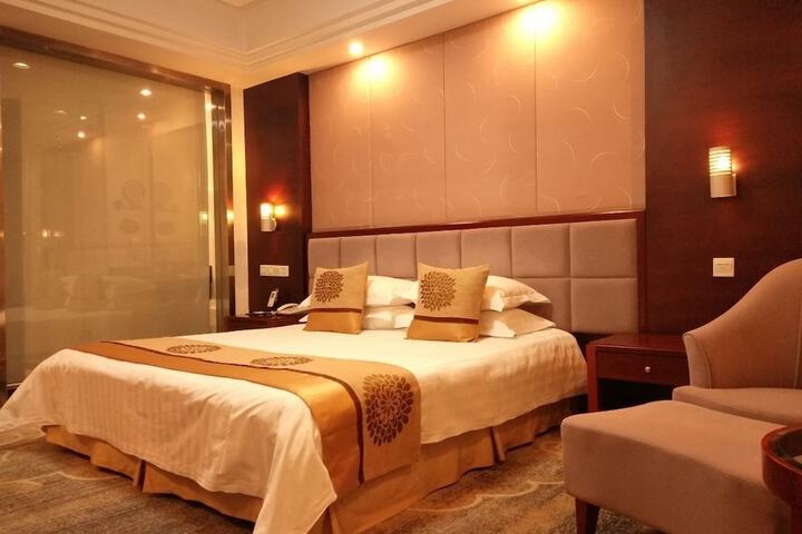 Room 11 of 30
