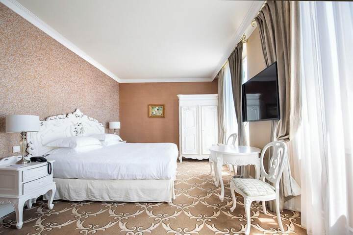 Room 4 of 34