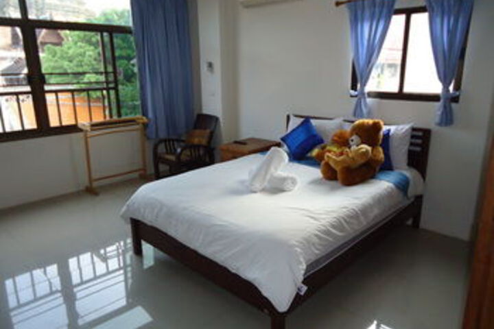 Room 6 of 14