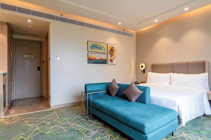 Room 32 of 95