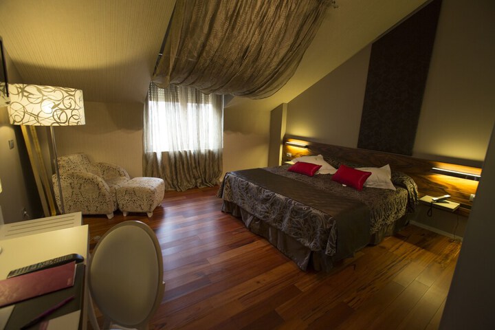 Room 7 of 39