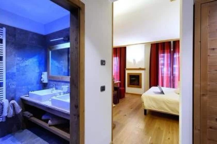 Room 15 of 44