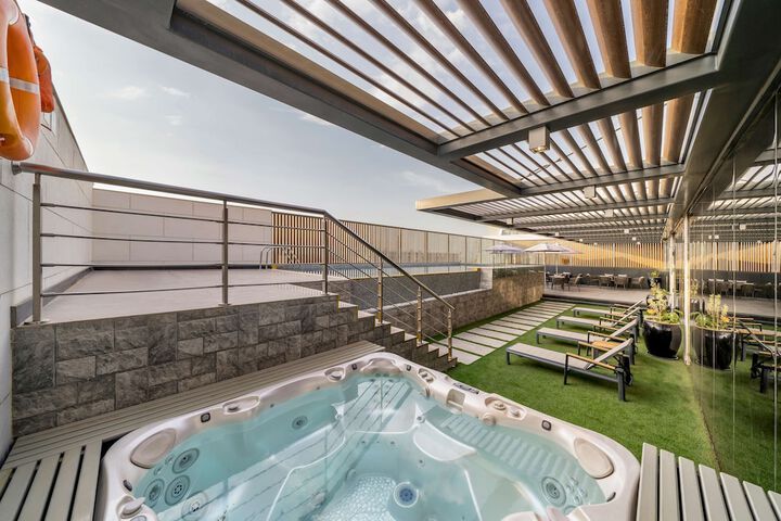 Pool 51 of 136