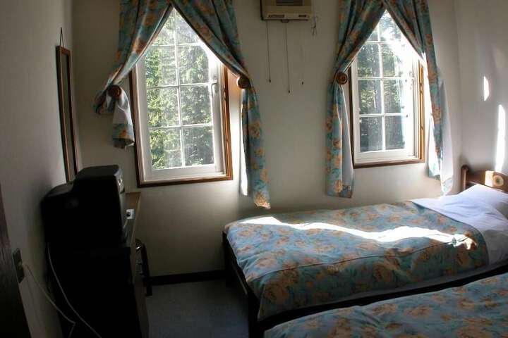 Room 4 of 40