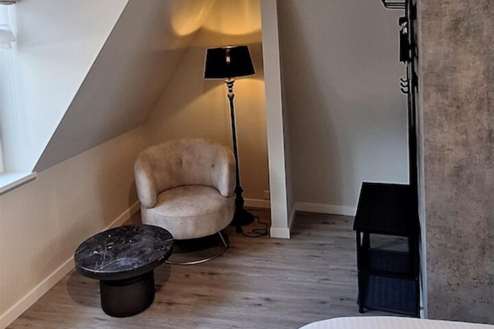Room 65 of 144
