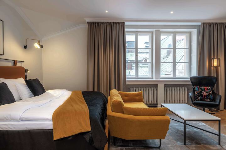 Room 42 of 76