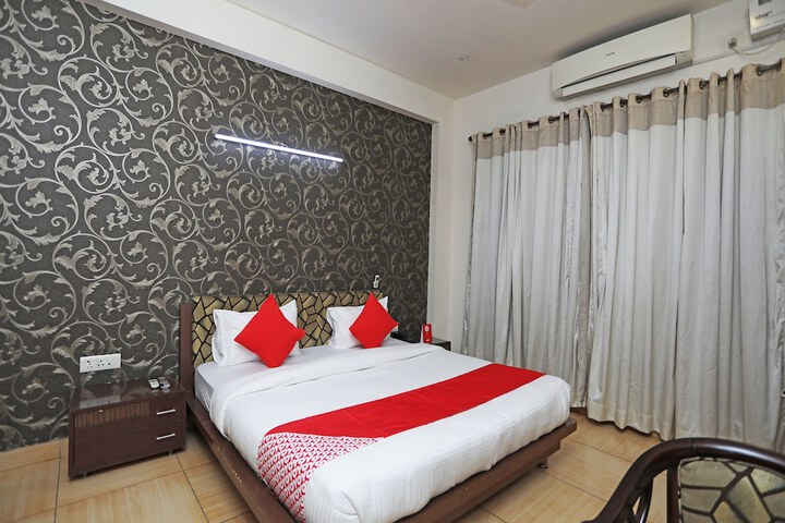 Room 12 of 19