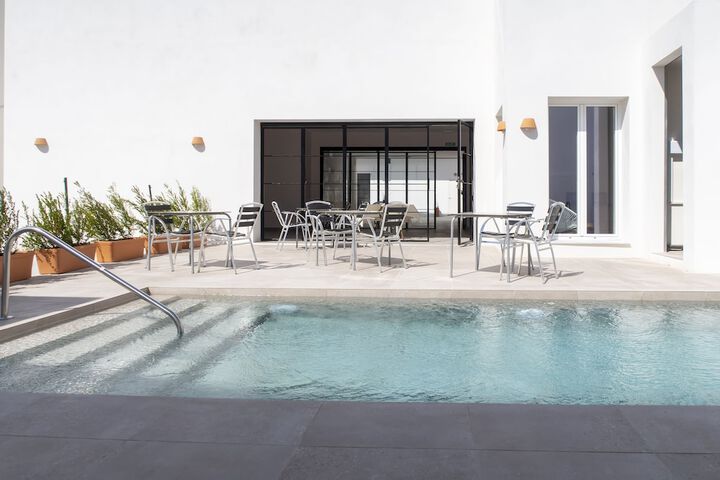 Hotel with Pool