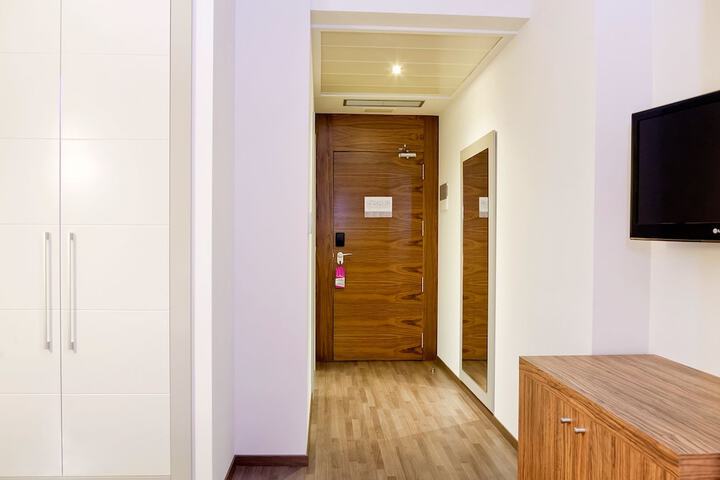 Room 7 of 38