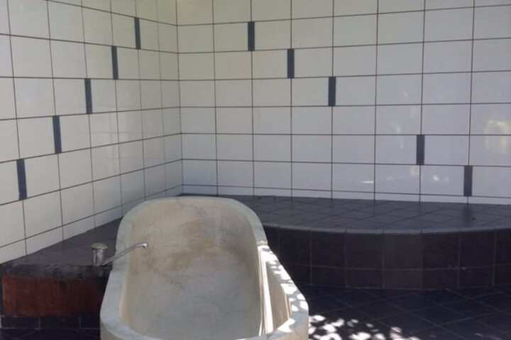 Room 5 of 90