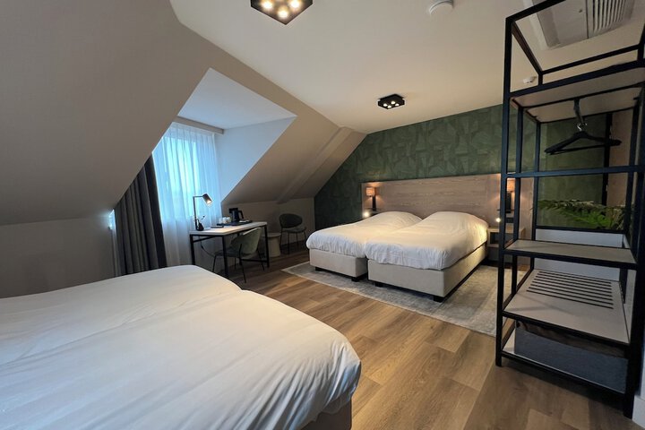 Room 10 of 48