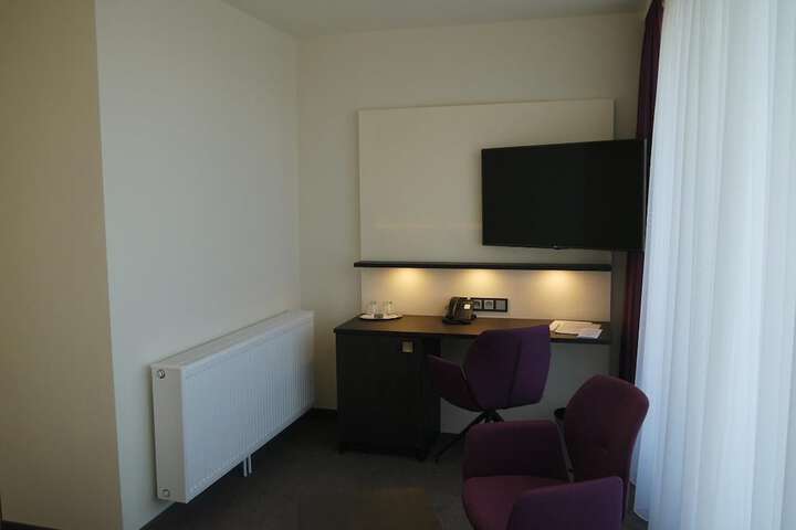 Room 10 of 46
