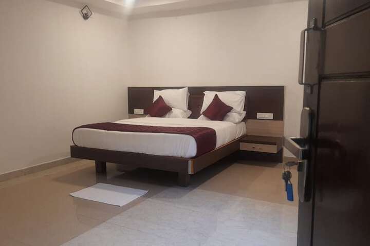 Room 5 of 138