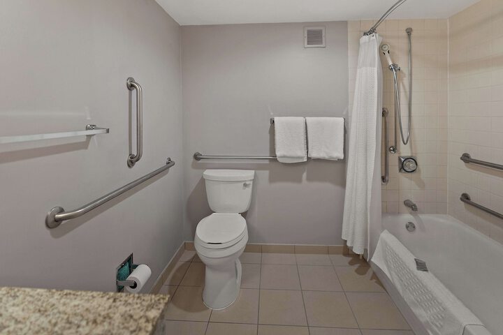 2 Queen Beds Microwave and Refrigerator Full Breakfast (7 of 13)
