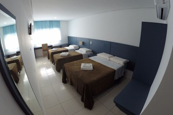 Room 4 of 9
