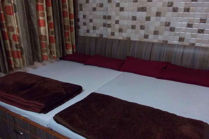 Room 13 of 22