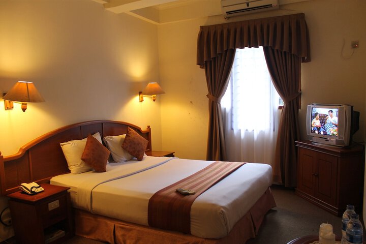 Room 10 of 18