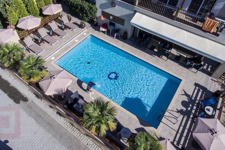 Pool 37 of 59