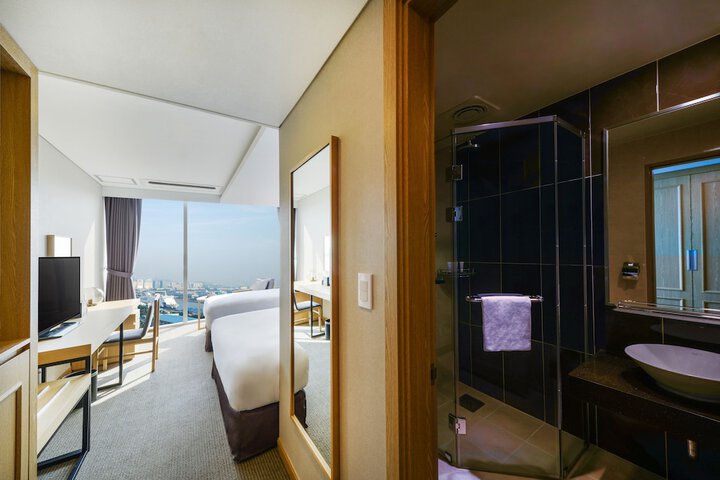 Room 21 of 38