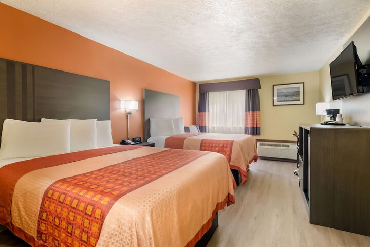 1 Queen Bed (11 of 12)
