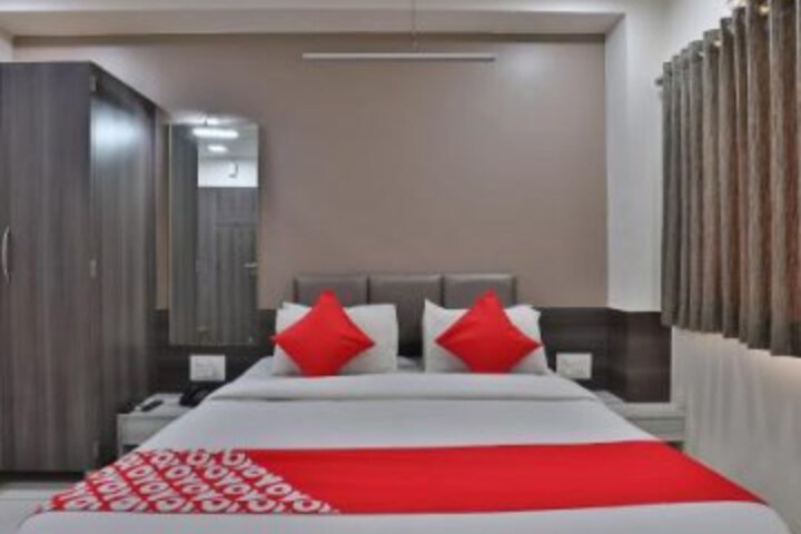 OYO 29107 HOTEL THE GULMOHAR INN