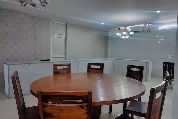 Dining 12 of 15