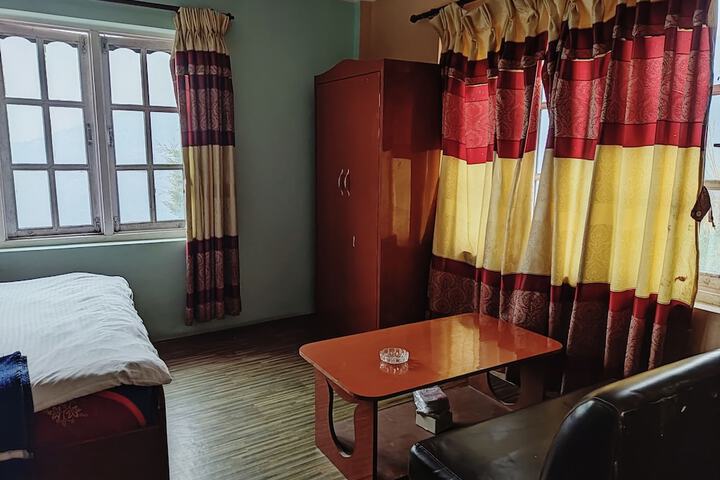 Room 4 of 25