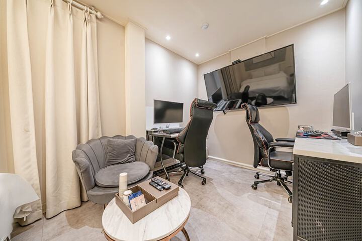 Room 18 of 38