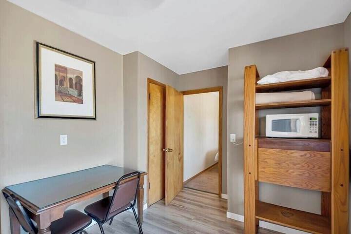 Room 10 of 33