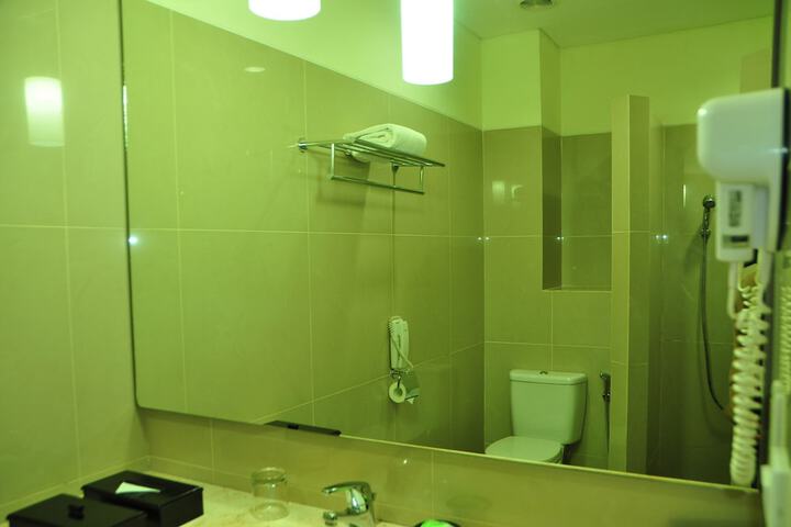 Room 16 of 40