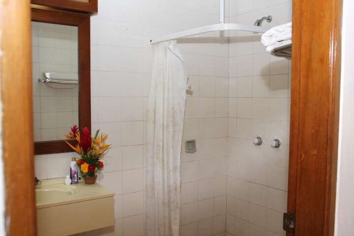 Room 9 of 27