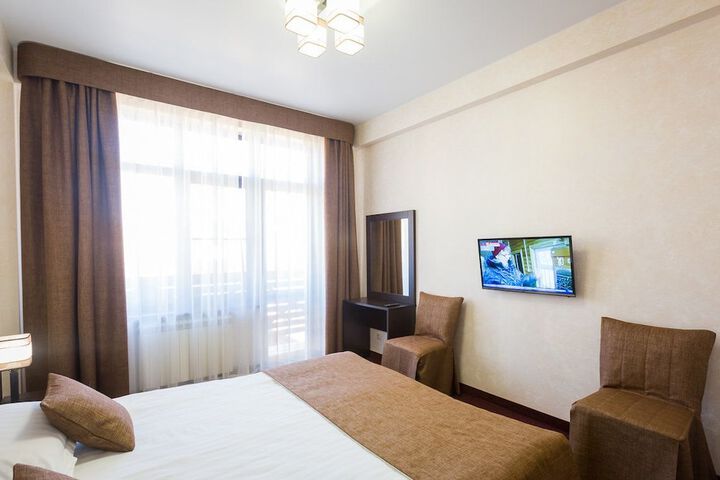 Room 12 of 85