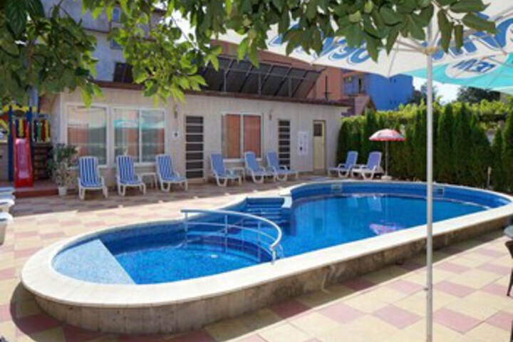 Pool 11 of 26