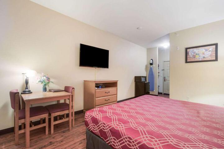 1 King Bed (11 of 14)