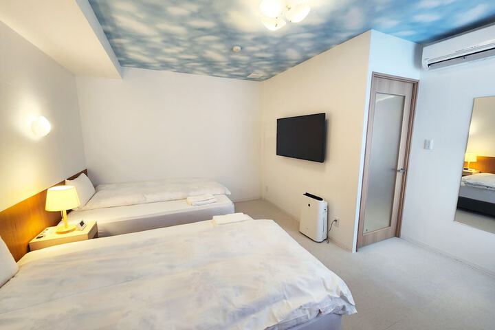 Room 10 of 30