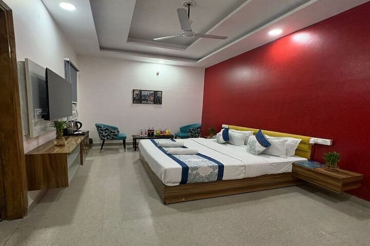 Room 15 of 48