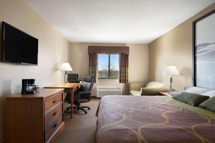 1 King Bed (3 of 8)