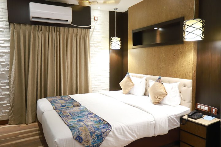 Room 7 of 33