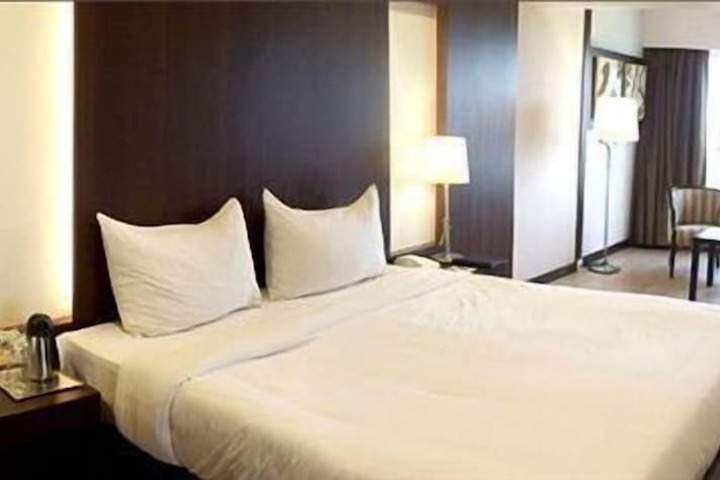 Room 10 of 37