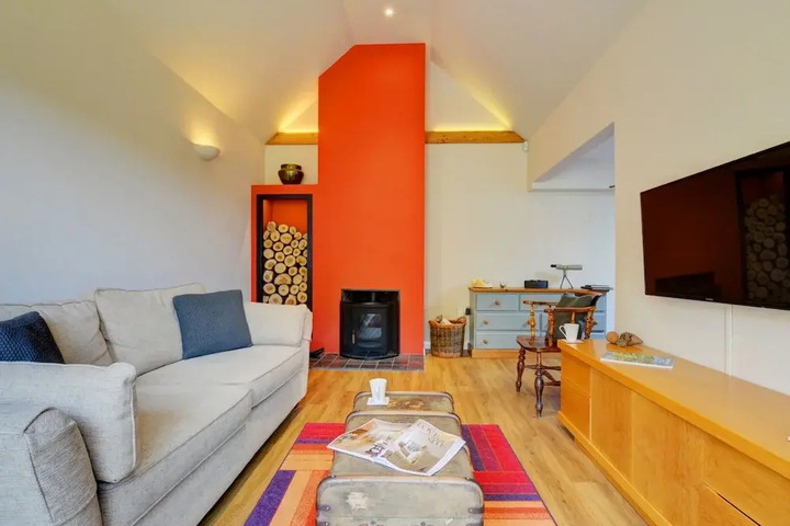 A Traditional yet Modern House With a Magnificent Garden and a Fantastic View