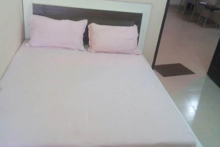 Room 12 of 32