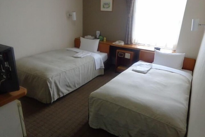 Room 6 of 16