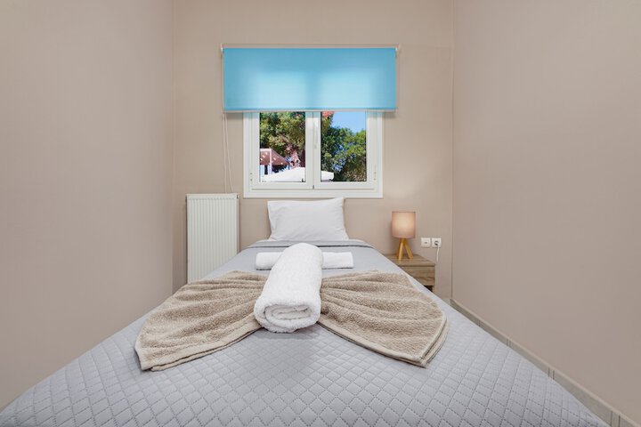 Room 4 of 72