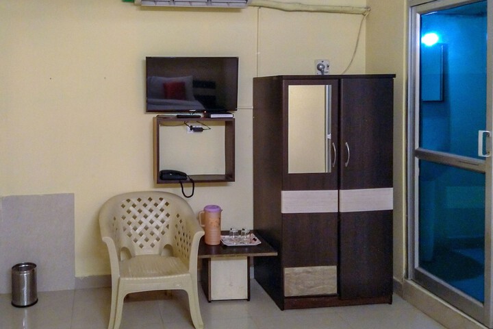 Room 9 of 13