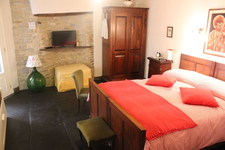 Room 4 of 62