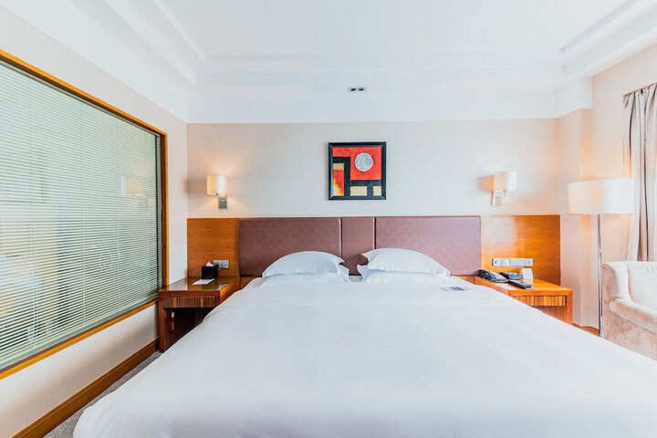 Room 17 of 115