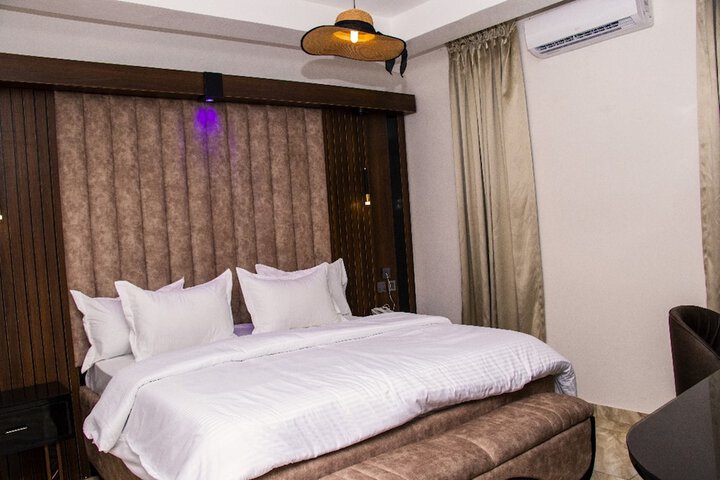 Room 4 of 14